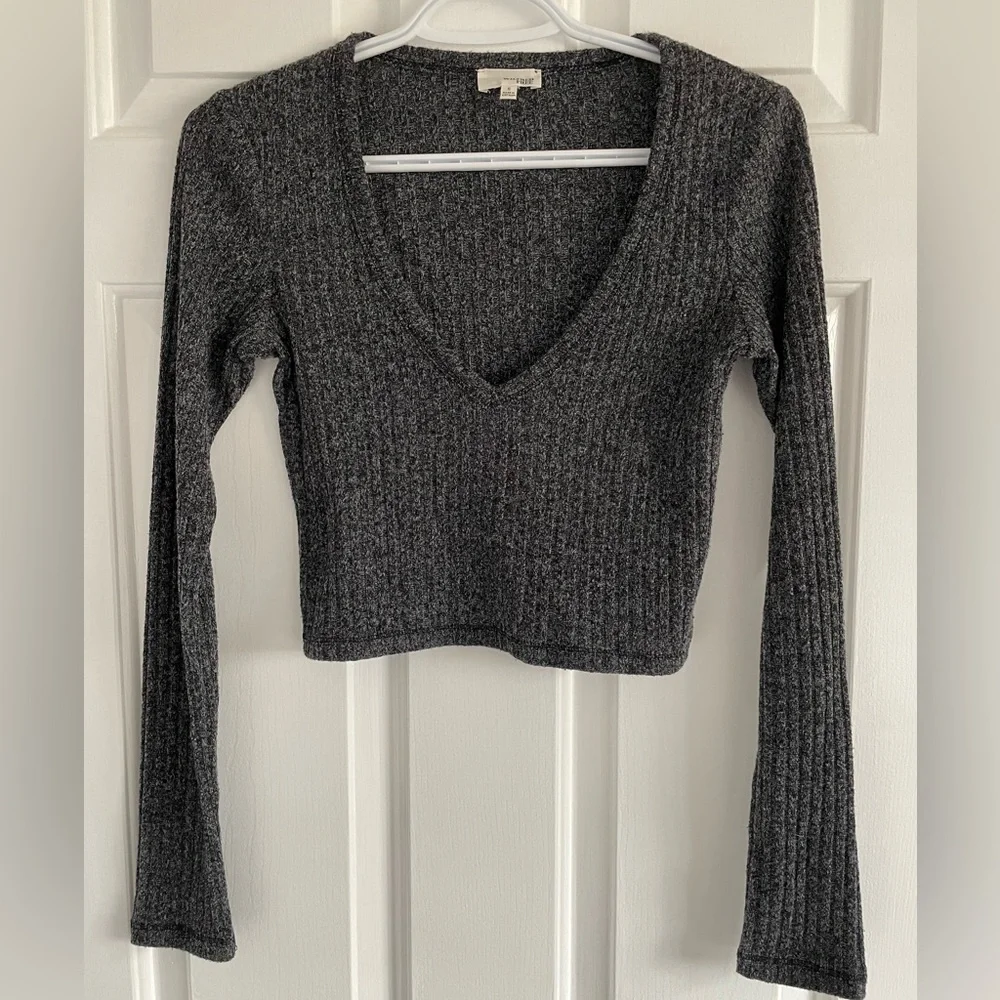 Aritzia Wilfred Ribbed Long-sleeve V-neck Crop Top - Heather Grey - Picture 2 of 3
